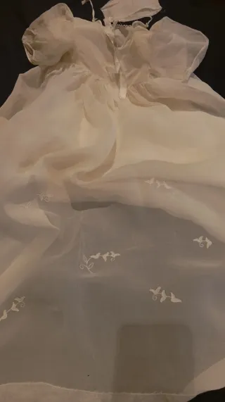 Traje de bautizo y gorrito antiguo.