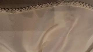 Traje de bautizo y gorrito antiguo.