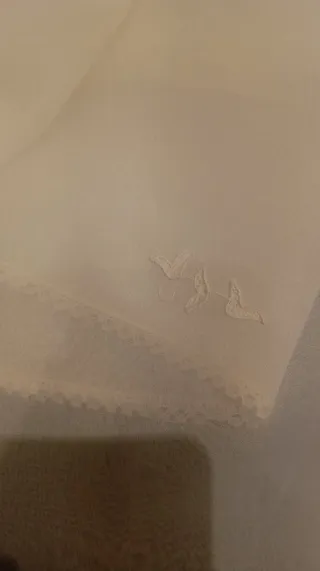 Traje de bautizo y gorrito antiguo.