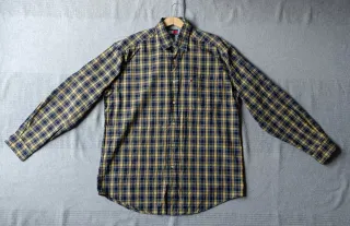 Camisa manga larga Tommy Hilfiger amarilla y azul.