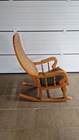 Butaca Mecedora Madera y Ratán