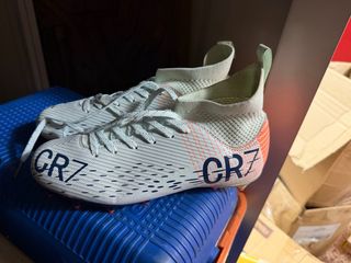 Botas de fútbol CR7 nuevas