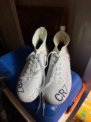 Botas de fútbol CR7 nuevas