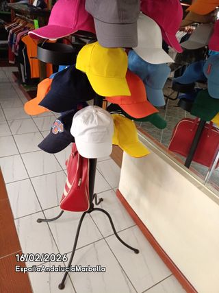 Perchero para gorras