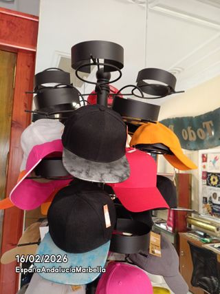 Perchero para gorras