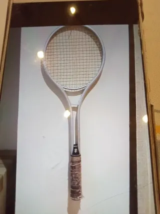 Racchetta da tennis vintage in legno