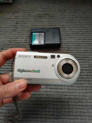 Cámara Sony Cyber-shot DSC-P100 Plata
