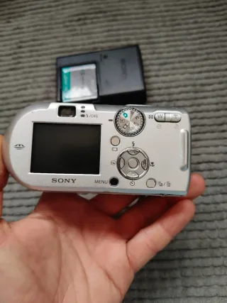 Cámara Sony Cyber-shot DSC-P100 Plata