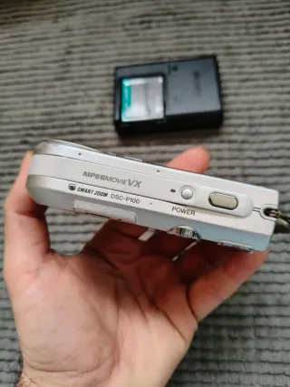 Cámara Sony Cyber-shot DSC-P100 Plata