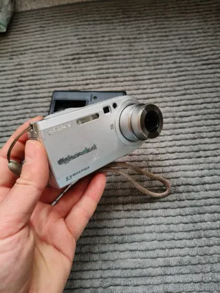 Cámara Sony Cyber-shot DSC-P100 Plata