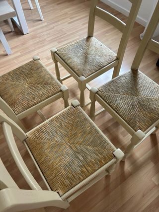 Tavolo e 4 sedie allungabili in legno massello