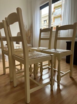 Tavolo e 4 sedie allungabili in legno massello