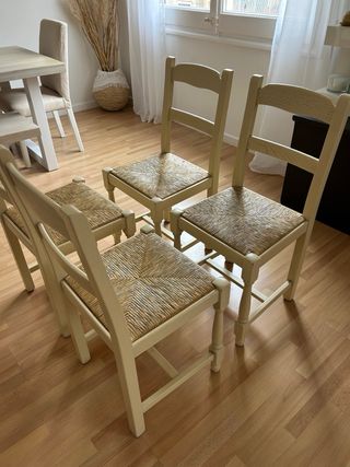 Tavolo e 4 sedie allungabili in legno massello