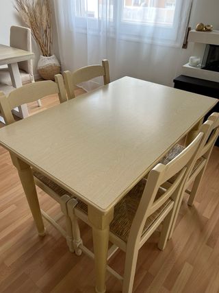 Tavolo e 4 sedie allungabili in legno massello