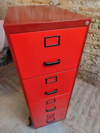 Schedario/classificatore in ferro rosso