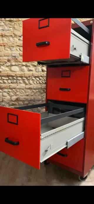 Schedario/classificatore in ferro rosso