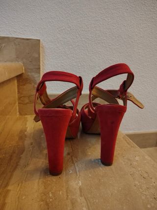 Sandalias de tacón rojas