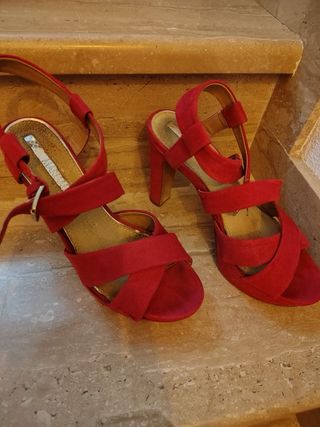 Sandalias de tacón rojas