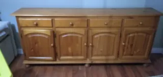 Mueble de madera marrón