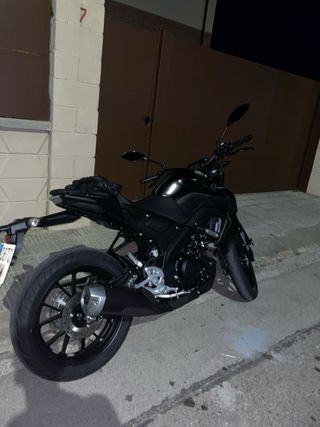 Yamaha MT-125cc negra, modelo 2024