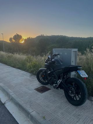 Yamaha MT-125cc negra, modelo 2024