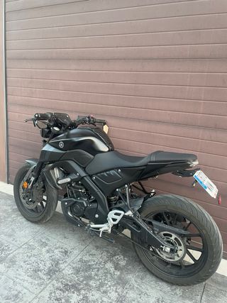 Yamaha MT-125cc negra, modelo 2024