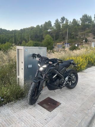 Yamaha MT-125cc negra, modelo 2024