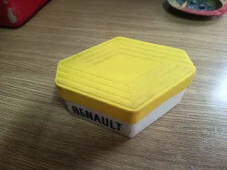 Caja Renault Amarilla y Blanca