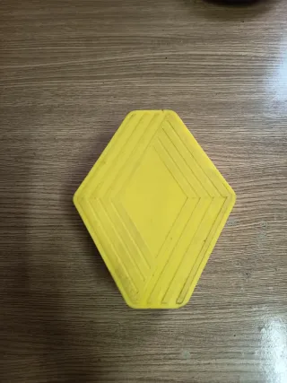 Caja Renault Amarilla y Blanca