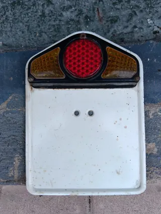 Portamatrículas con luz trasera
