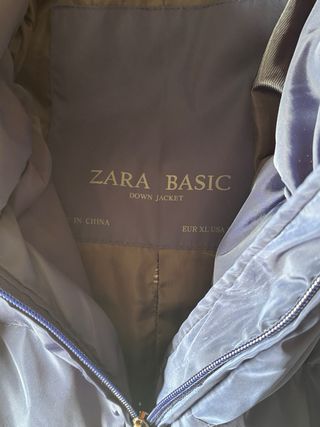 Dos abrigos uno de plumas y el otro normal