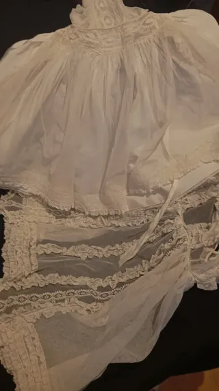 Traje de bautizo antiguo.