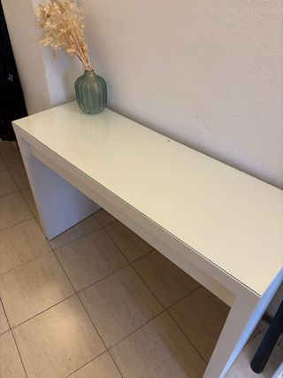 Escritorio MALM blanco con tapa de cristal