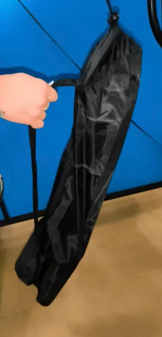 Saltador de juguete rojo