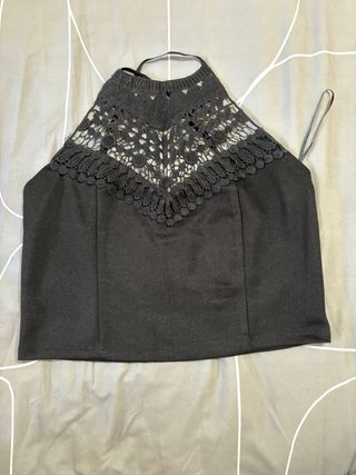 Top negro con encaje