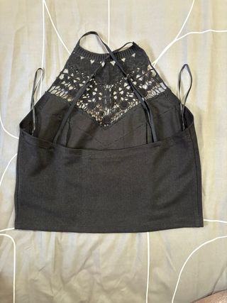 Top negro con encaje