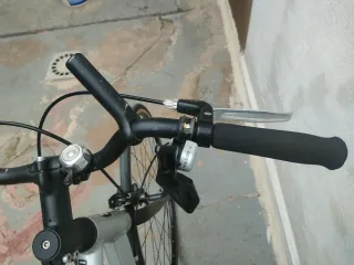 Bicicleta de carretera Btwin gris