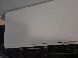 Mueble TV blanco y cristal