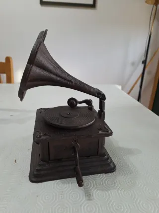 Gramófono de hierro fundido grande