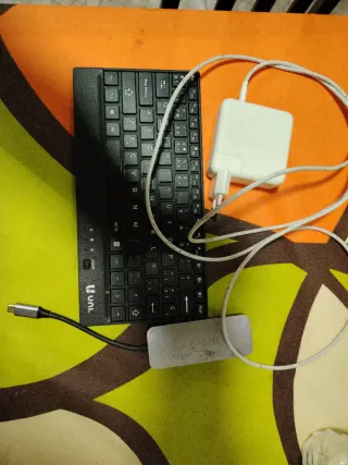 SAMGUNG PC BOOK 3 I7 12 generación táctil teclado