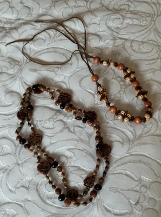 Collares y pendientes artesanales