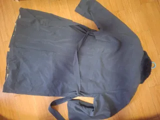 Abrigo azul con cuello de pelo