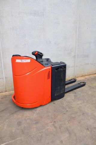 TRANSPALETA ELECTRICA LINDE CONDUCTOR MONTADO