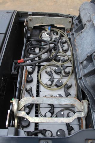 TRANSPALETA ELECTRICA LINDE CONDUCTOR MONTADO