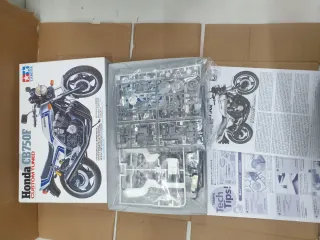 Maqueta Tamiya Honda CB750F Custom Tuned