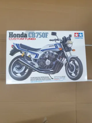 Maqueta Tamiya Honda CB750F Custom Tuned