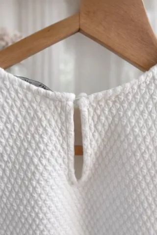 Crop top blanco de Zara, talla S.