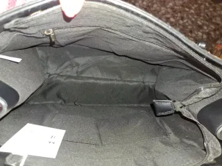 Bolso de hombro estampado serpiente. Con etiquetas