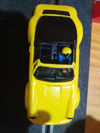 Porsche 911 Targa Scalextric Amarillo