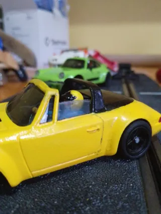 Porsche 911 Targa Scalextric Amarillo